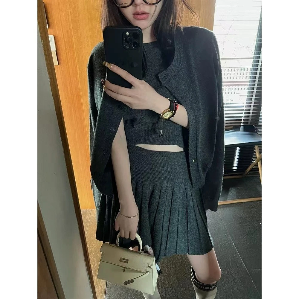 时尚针织开衫短袖套装女秋冬季新款显瘦气质软糯百褶半身裙三件套