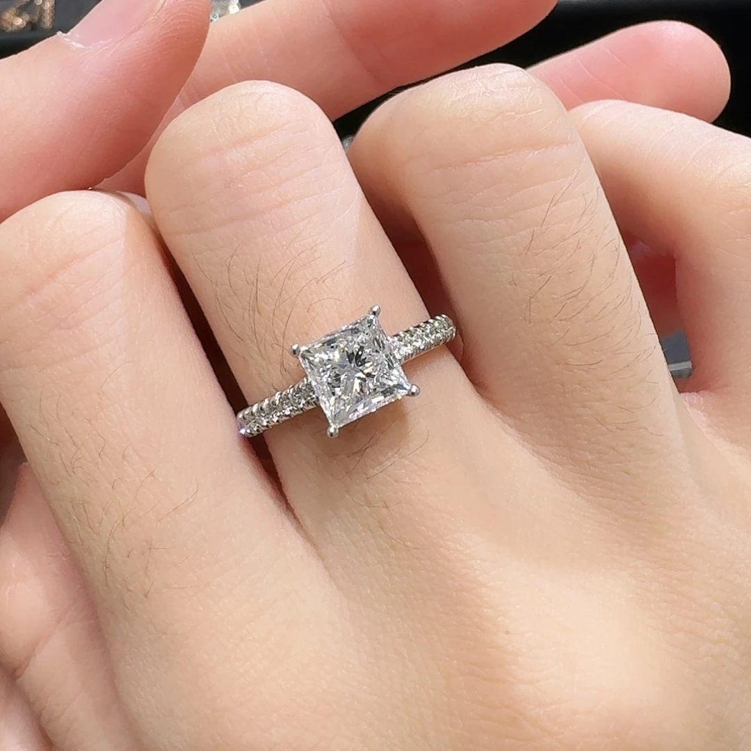 18K金镶嵌实验室培育钻石2克拉公主方k白