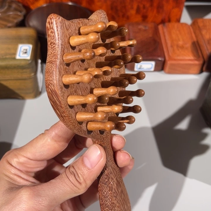 金丝檀木梳随机发货