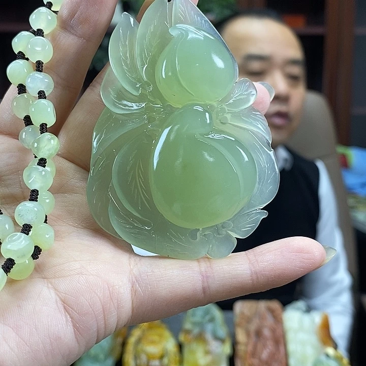 蛇纹石玉未镶嵌颈饰