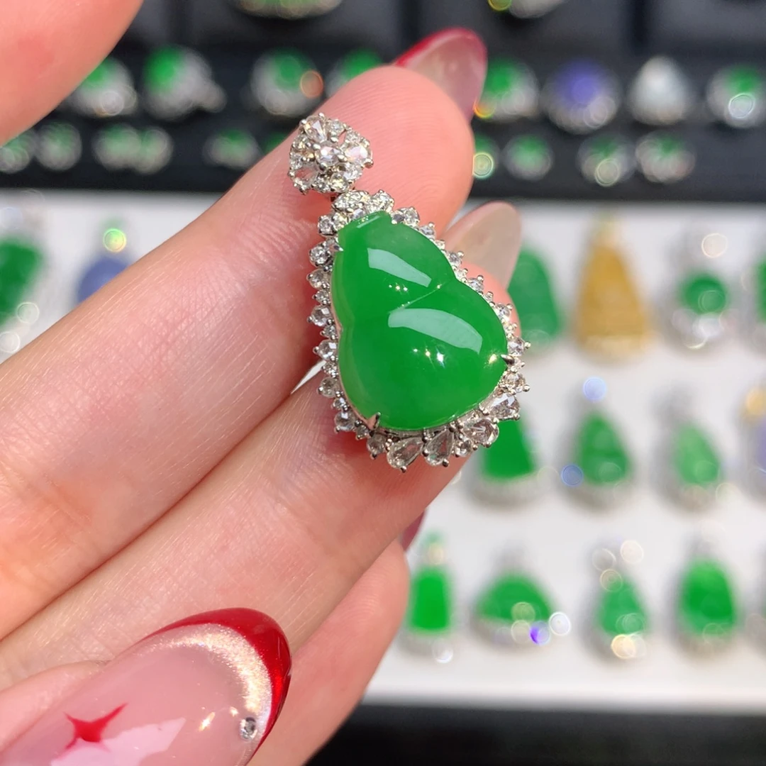 翡翠18K金镶嵌颈饰