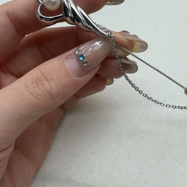 未镶嵌胸饰海水珍珠