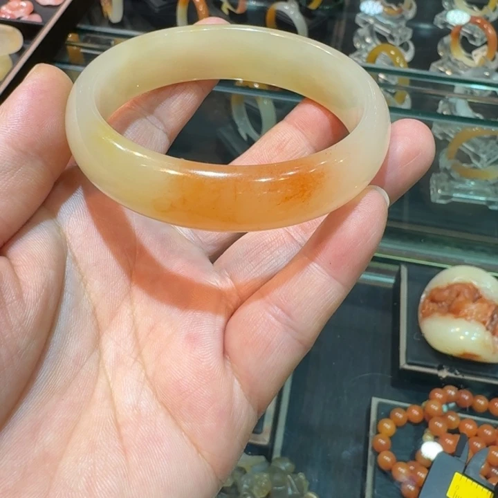 草***风石英质玉（金丝玉）未镶嵌手镯