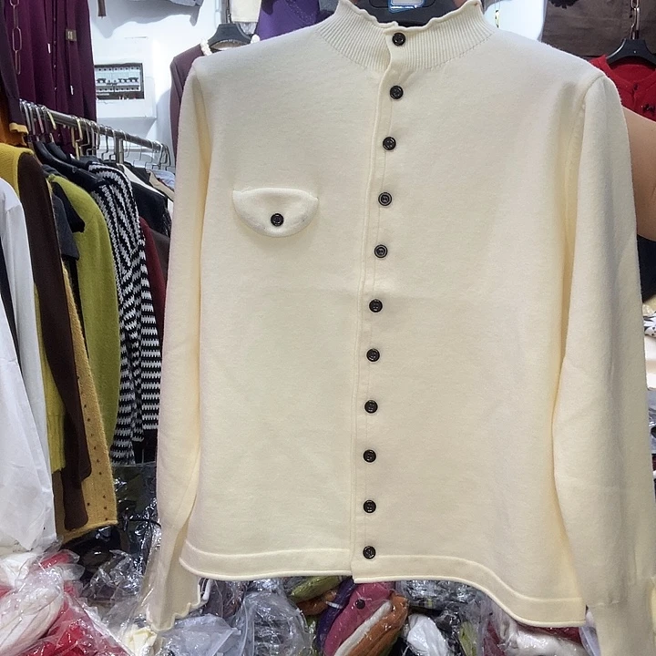 开衫米色一个口袋