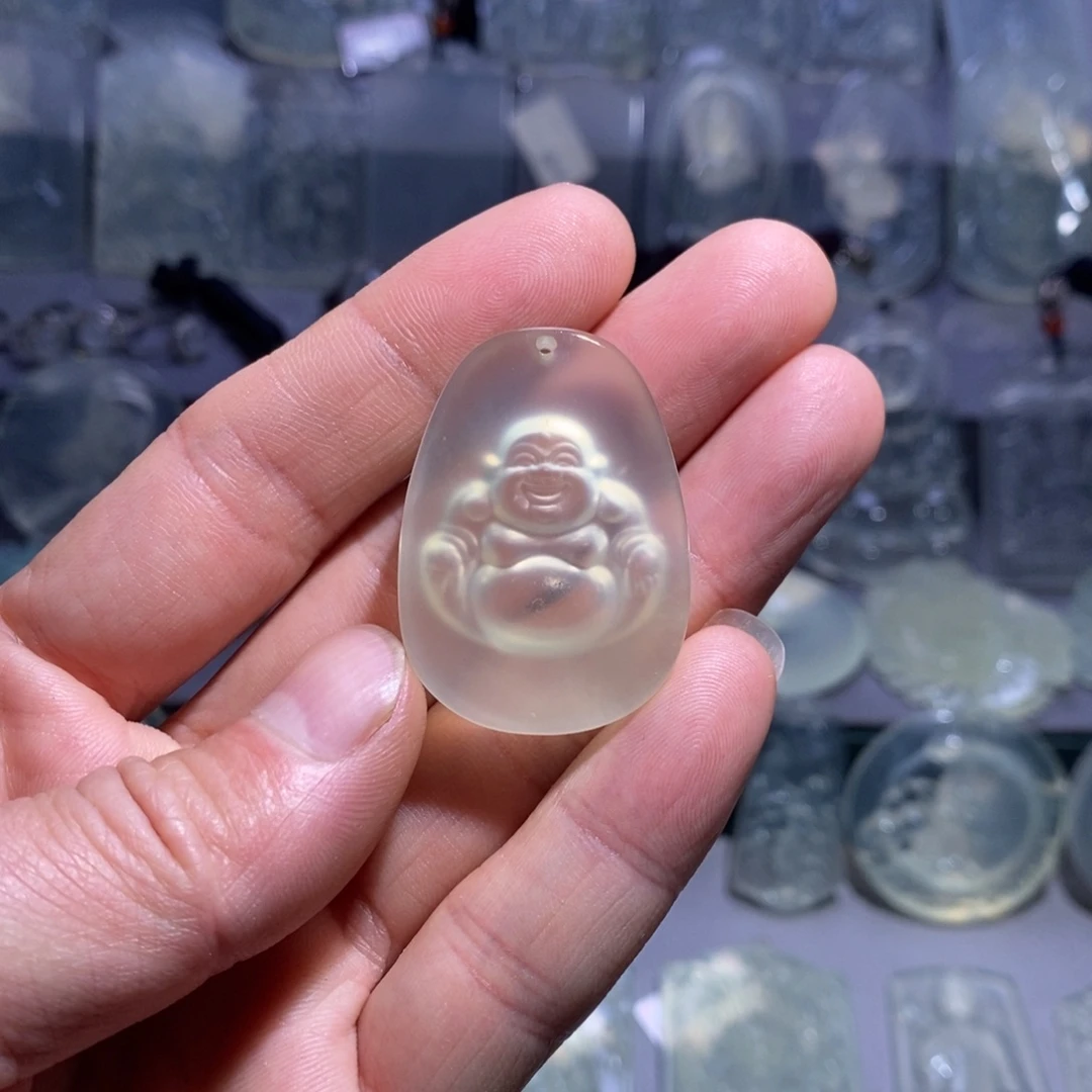 岫玉未镶嵌颈饰佛