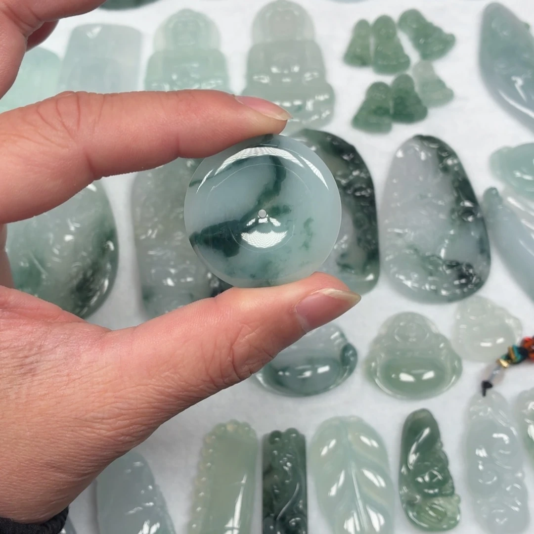 翡翠未镶嵌颈饰飘花平安扣