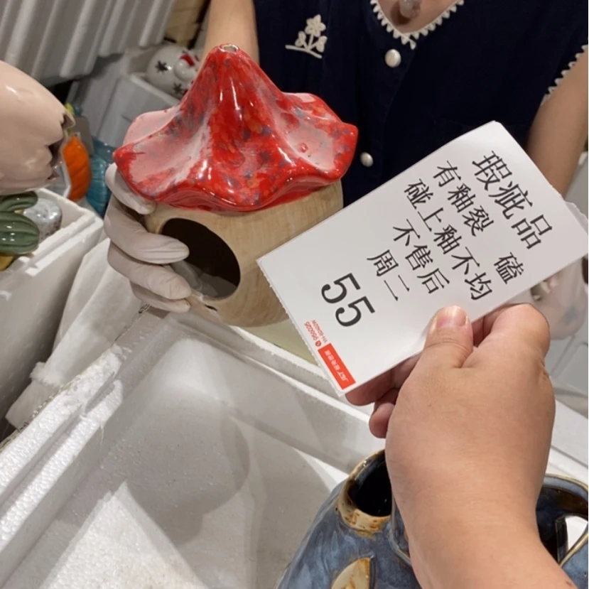【闪购商品】摆件小*莓陶瓷摆件瑕疵特卖