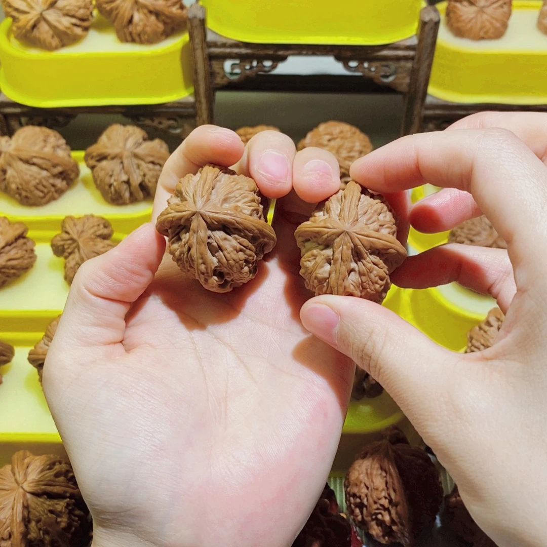 文玩核桃吊坠靠山王四棱