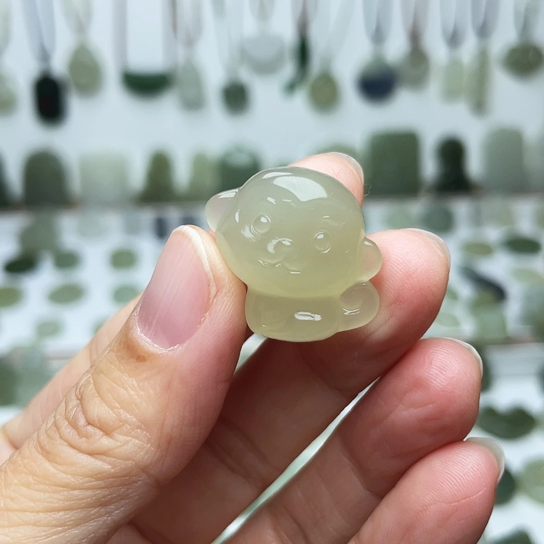 颈饰未镶嵌和田玉小***?