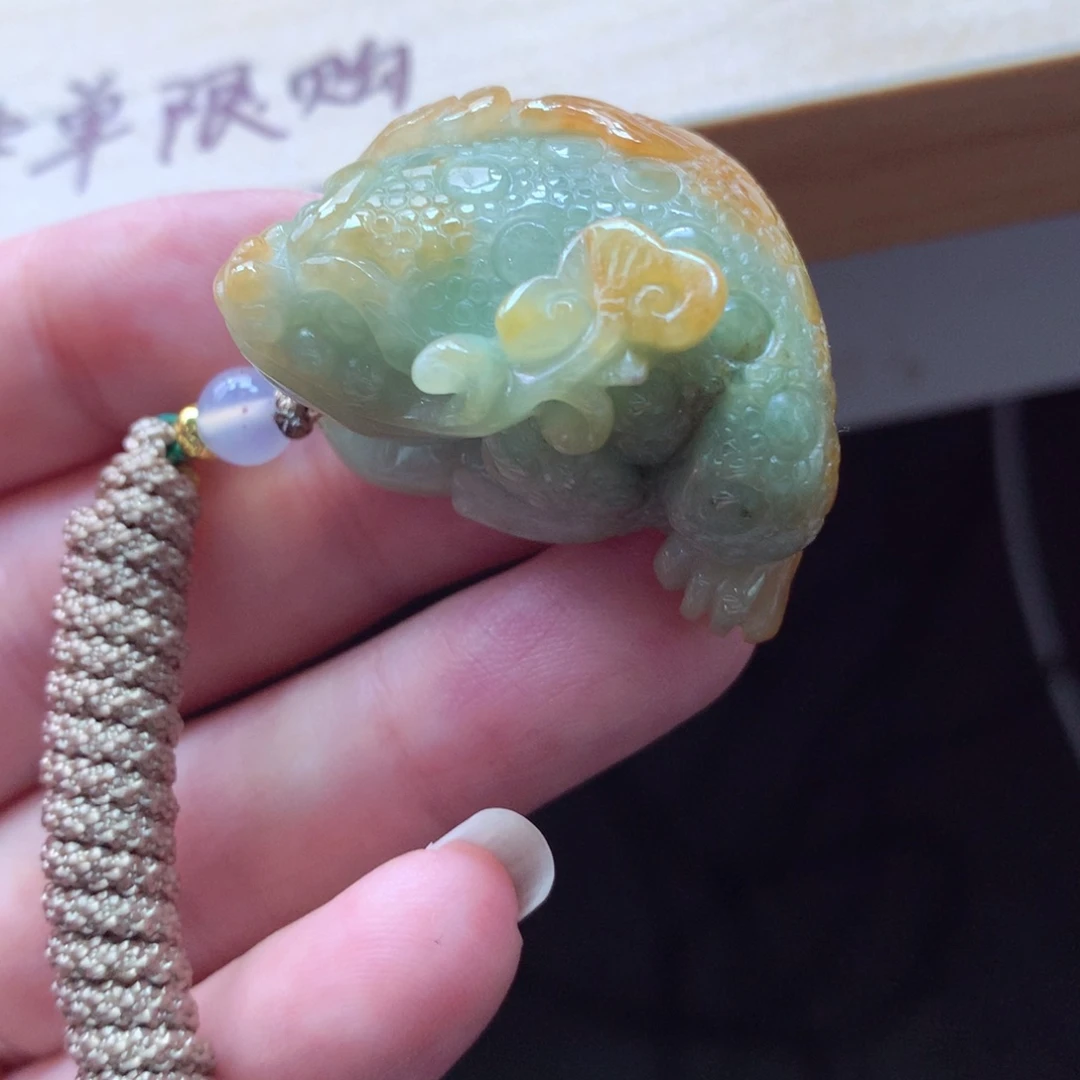 翡翠颈饰未镶嵌吊坠