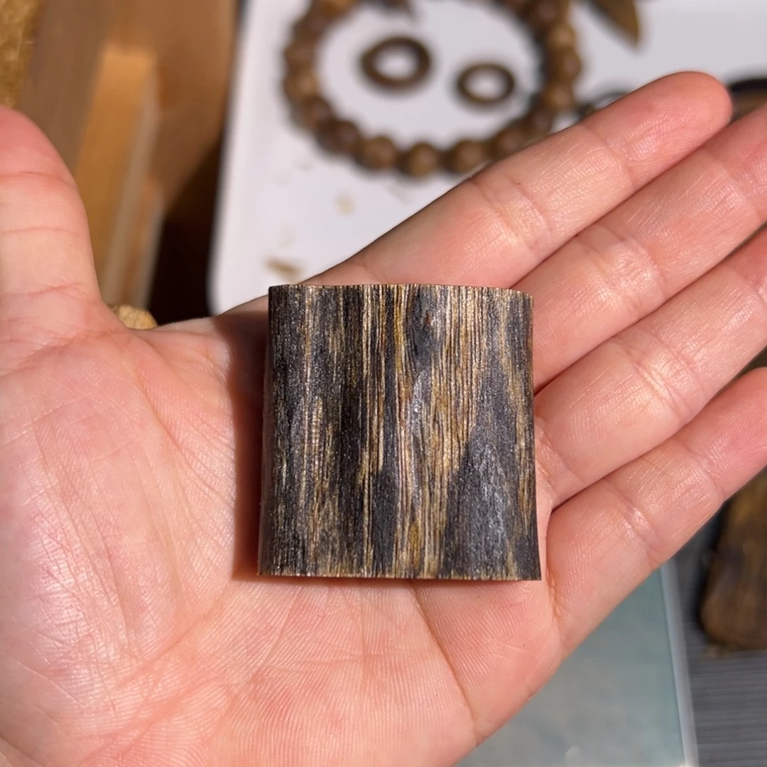 沉香碎屑沉香绿棋楠素牌块料8.8克