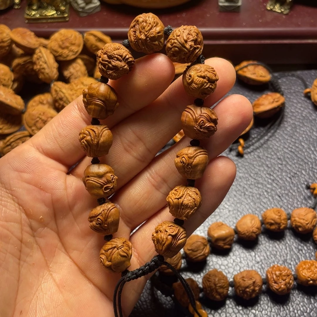 龙纹桃核雕刻十二生肖恶僧