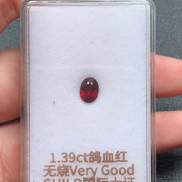 珊****红宝石裸石7.21*5.27*4.19