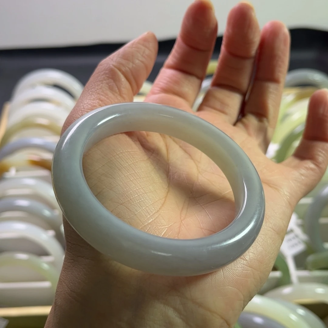 和田玉手镯55.5圈未镶嵌