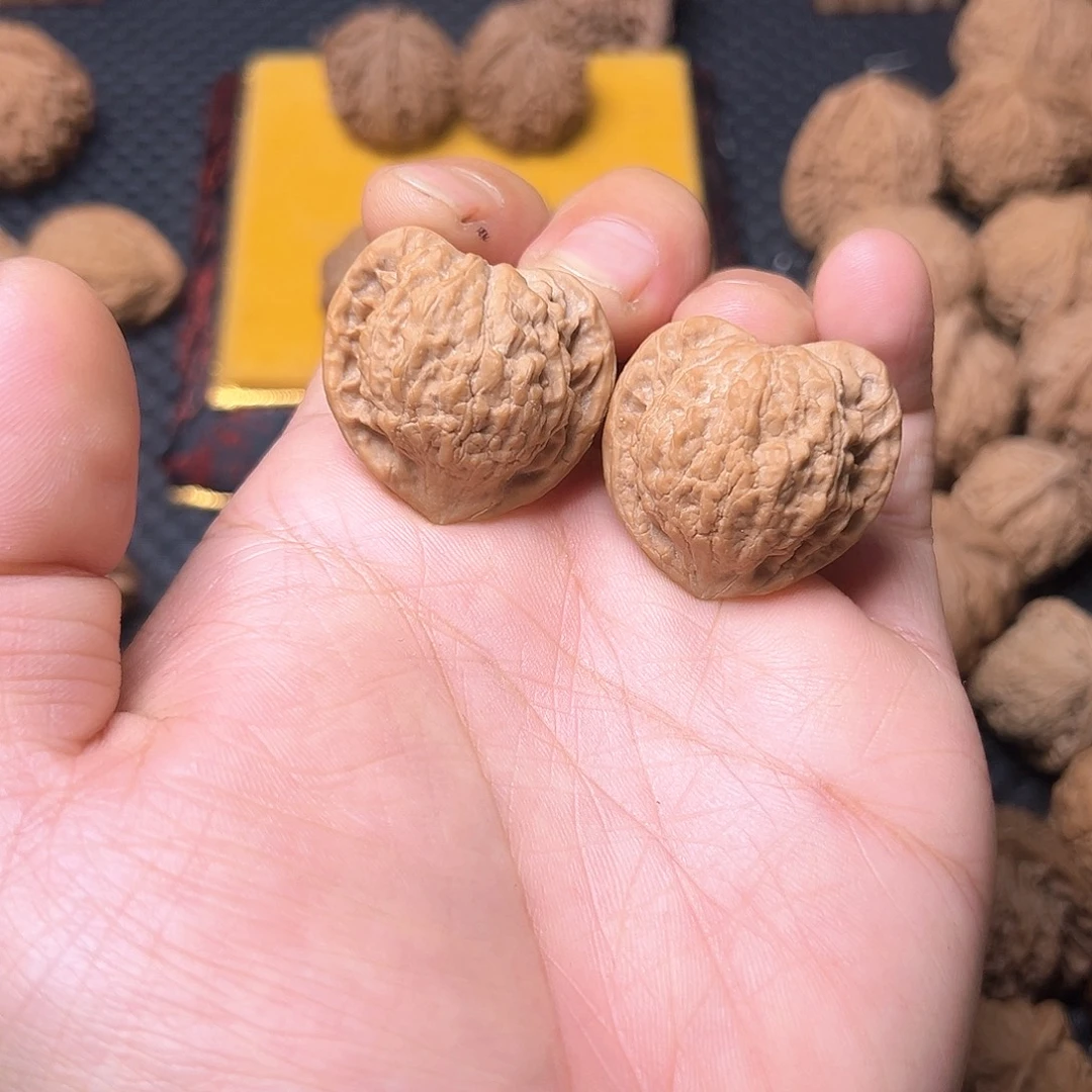 吊坠文玩核桃爱心小金鱼