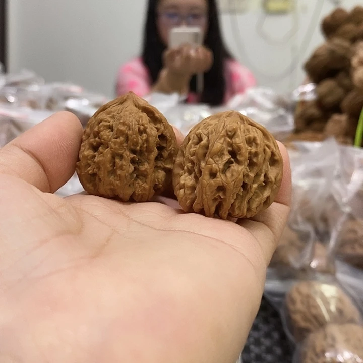 文玩核桃吊坠翻天印32尖磕碰