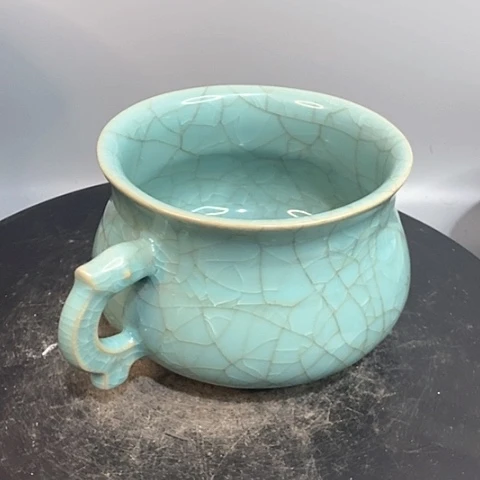 摆件汝窑簋式炉造型独特