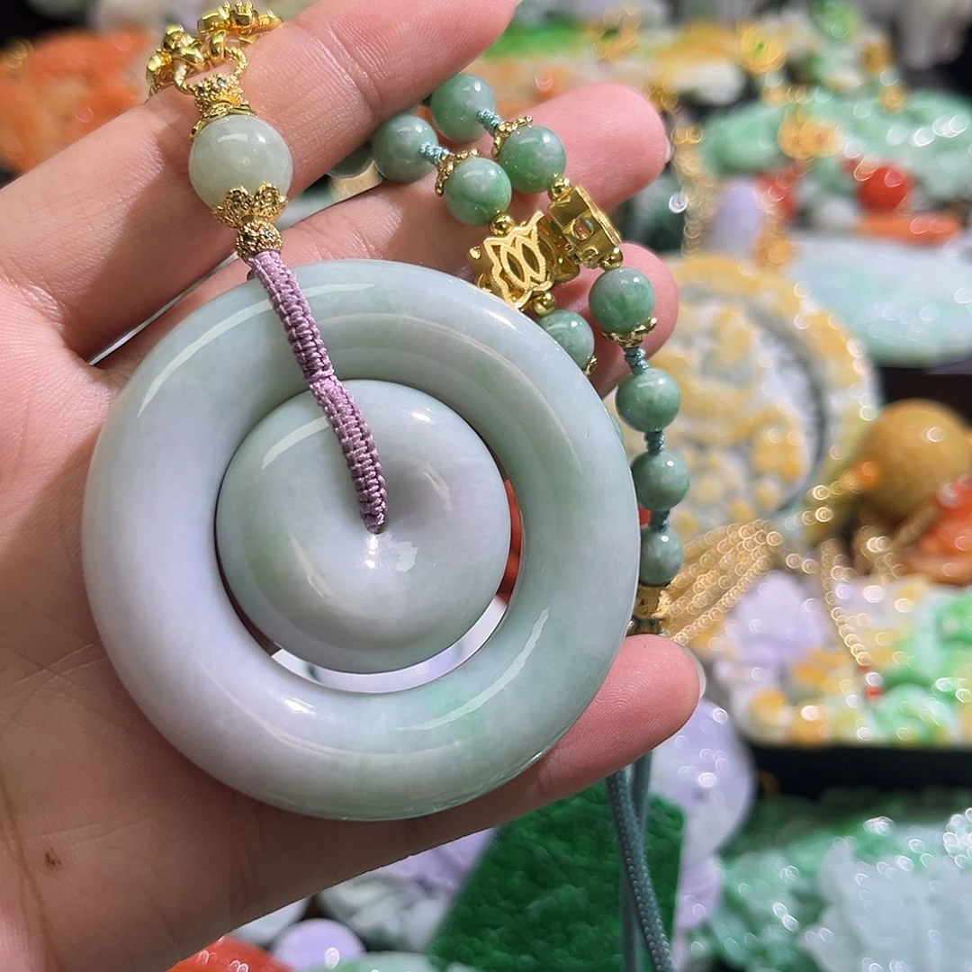 颈饰未镶嵌翡翠待编 织