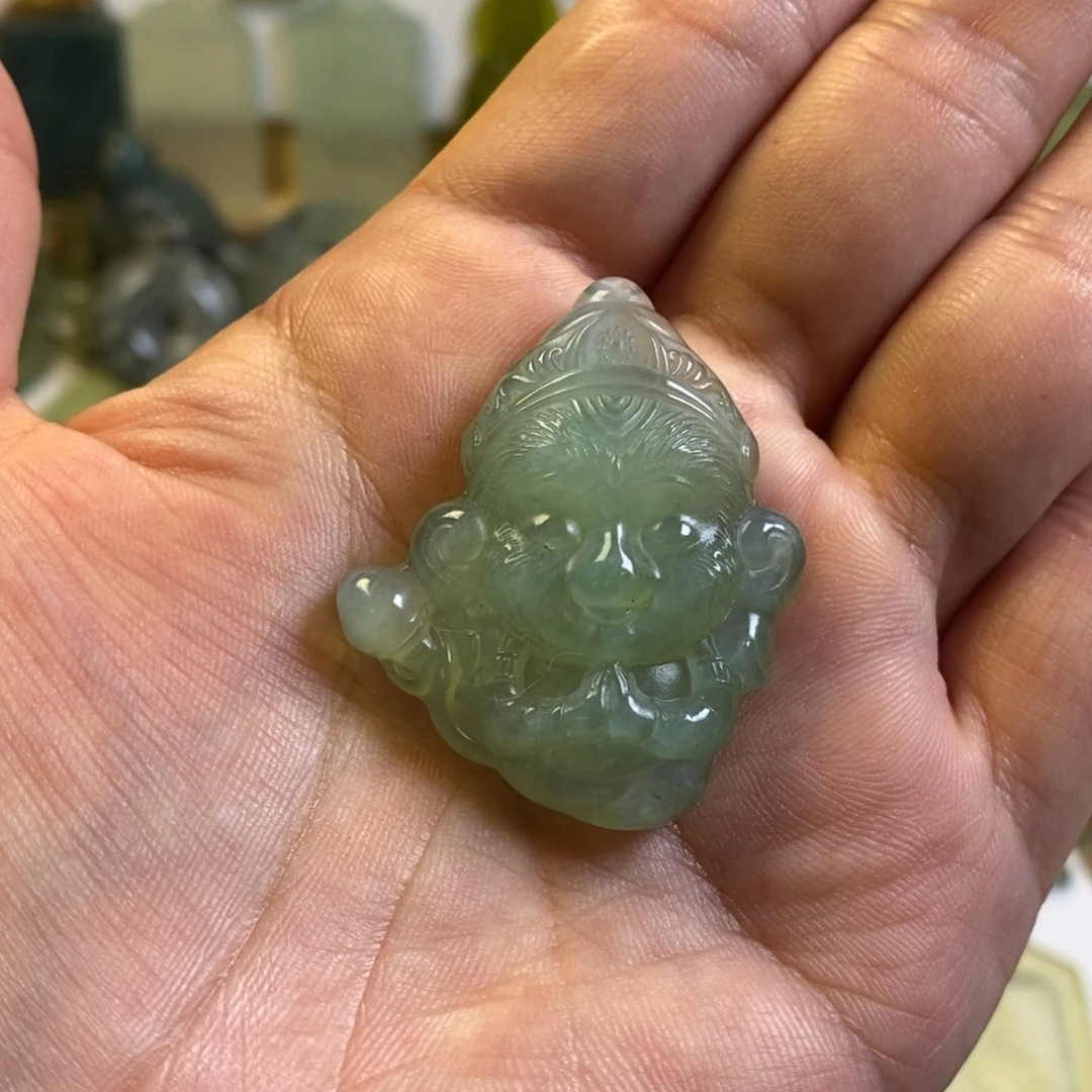 秋***露未镶嵌蛇纹石玉颈饰