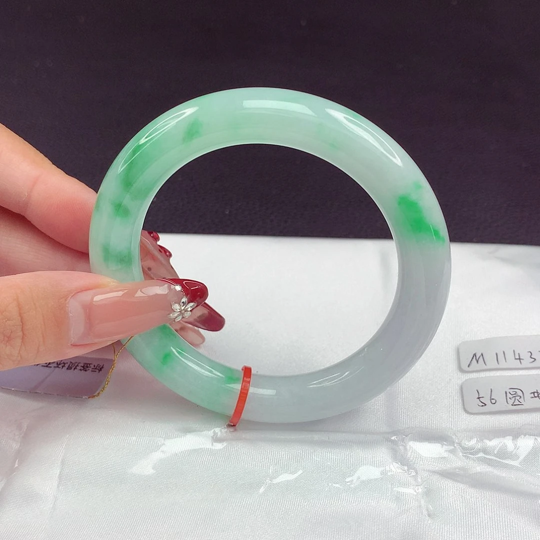 翡翠手镯未镶嵌56圈圆条373