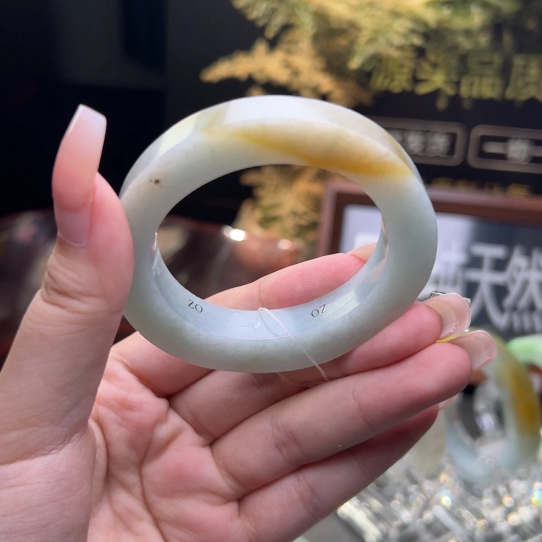 L****定制翡翠未镶嵌手镯