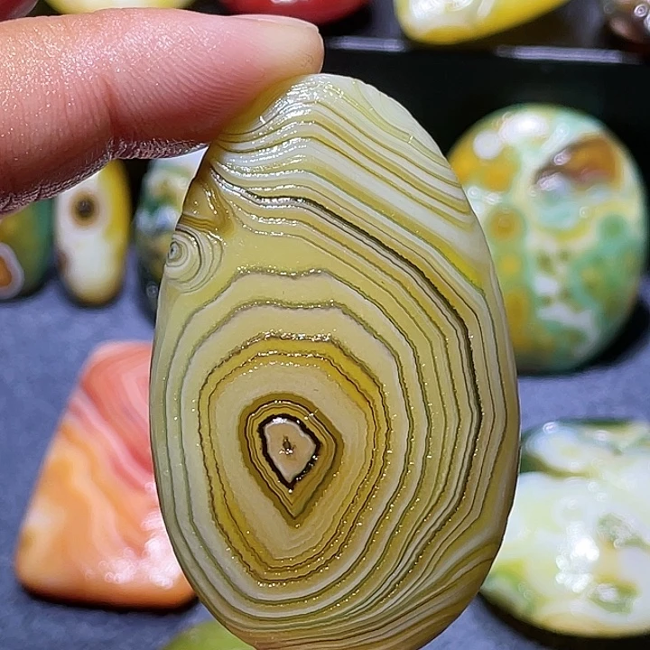 玛瑙/玉髓未镶嵌珠宝奇石
