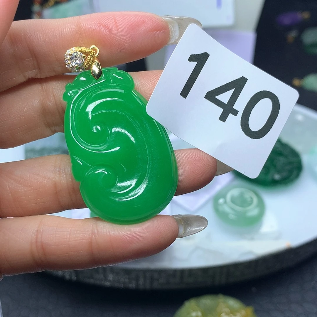 翡翠吊坠(赠链)未镶嵌