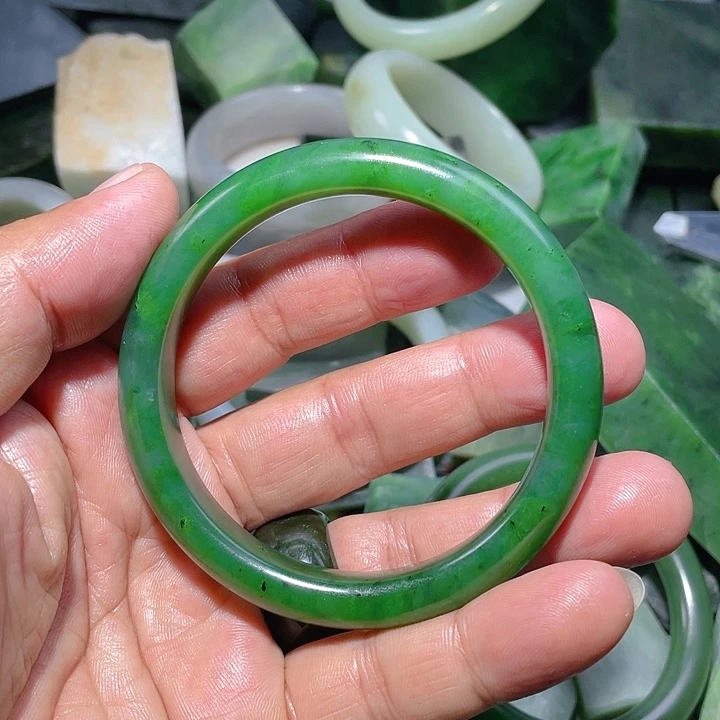 和田玉（碧玉）未镶嵌珠宝奇石