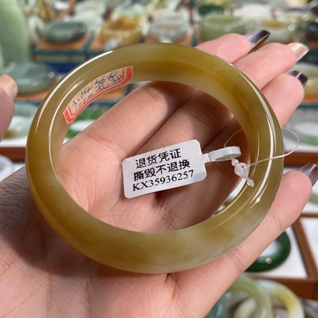 和田玉（糖玉）未镶嵌手镯且末糖白56/57