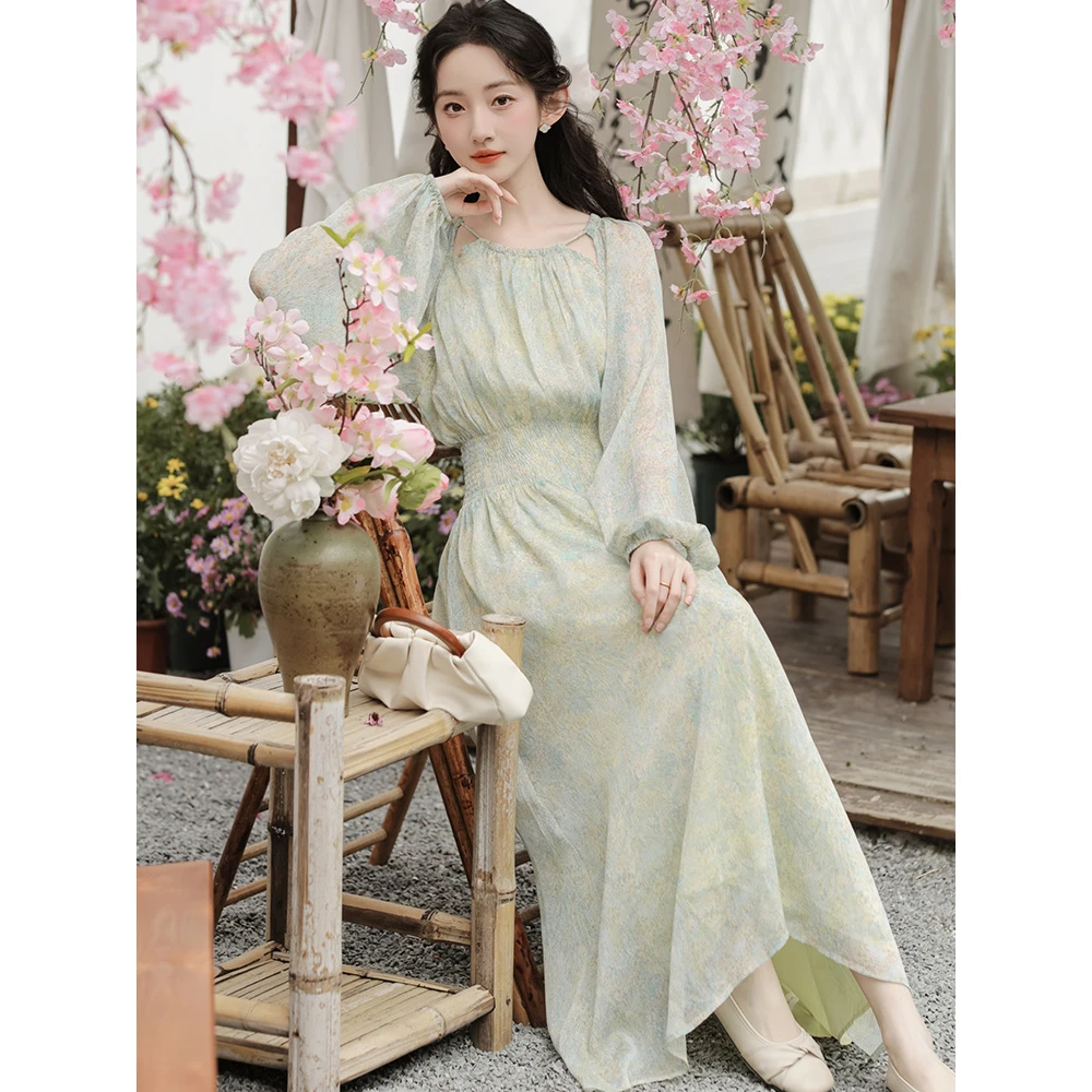 镂空挂脖泡泡袖碎花连衣裙女夏季高级感收腰气质超仙长裙显瘦复古