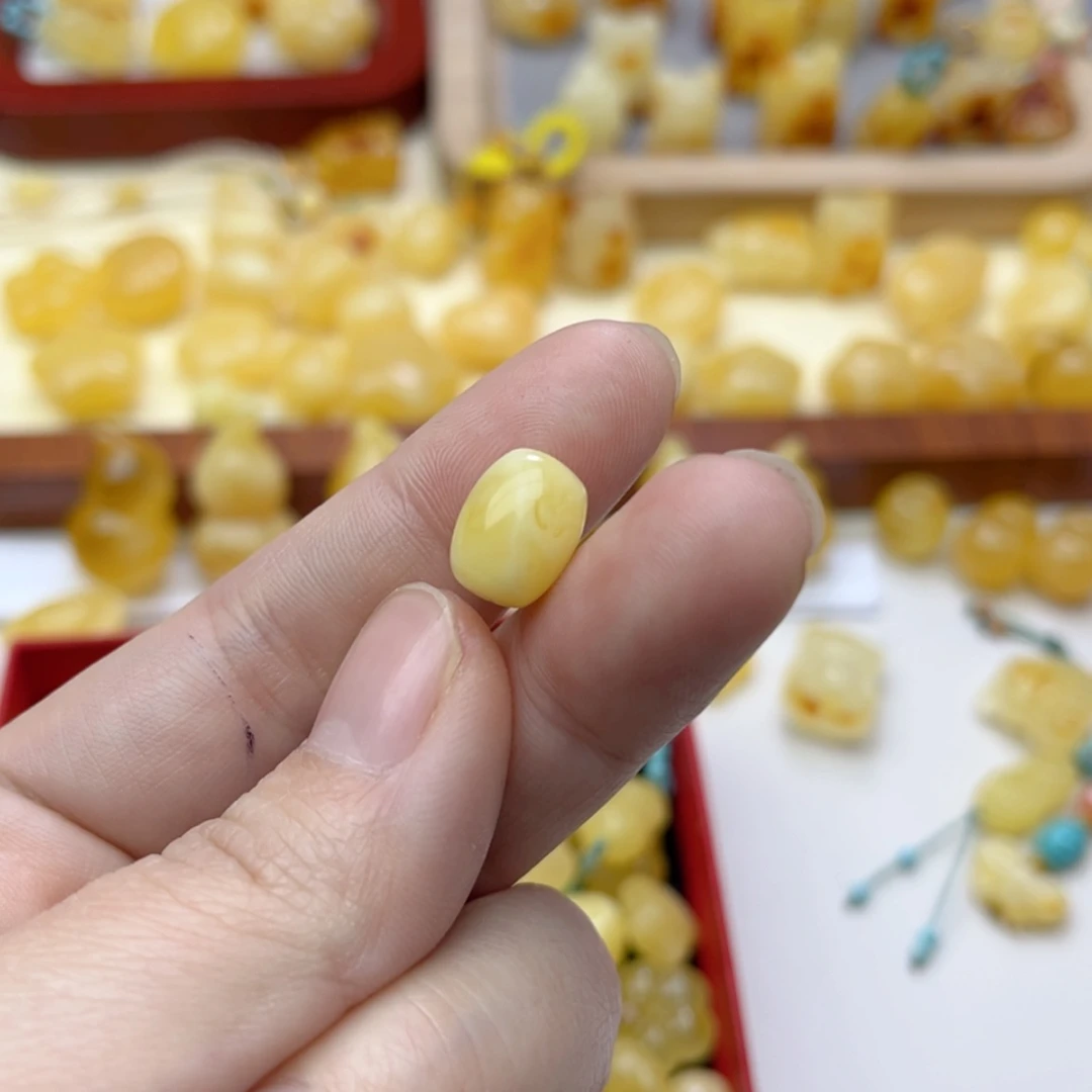 【闪购商品】蜜蜡裸石未镶嵌配饰