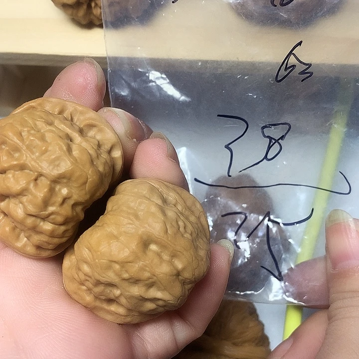 文玩核桃吊坠边38左右