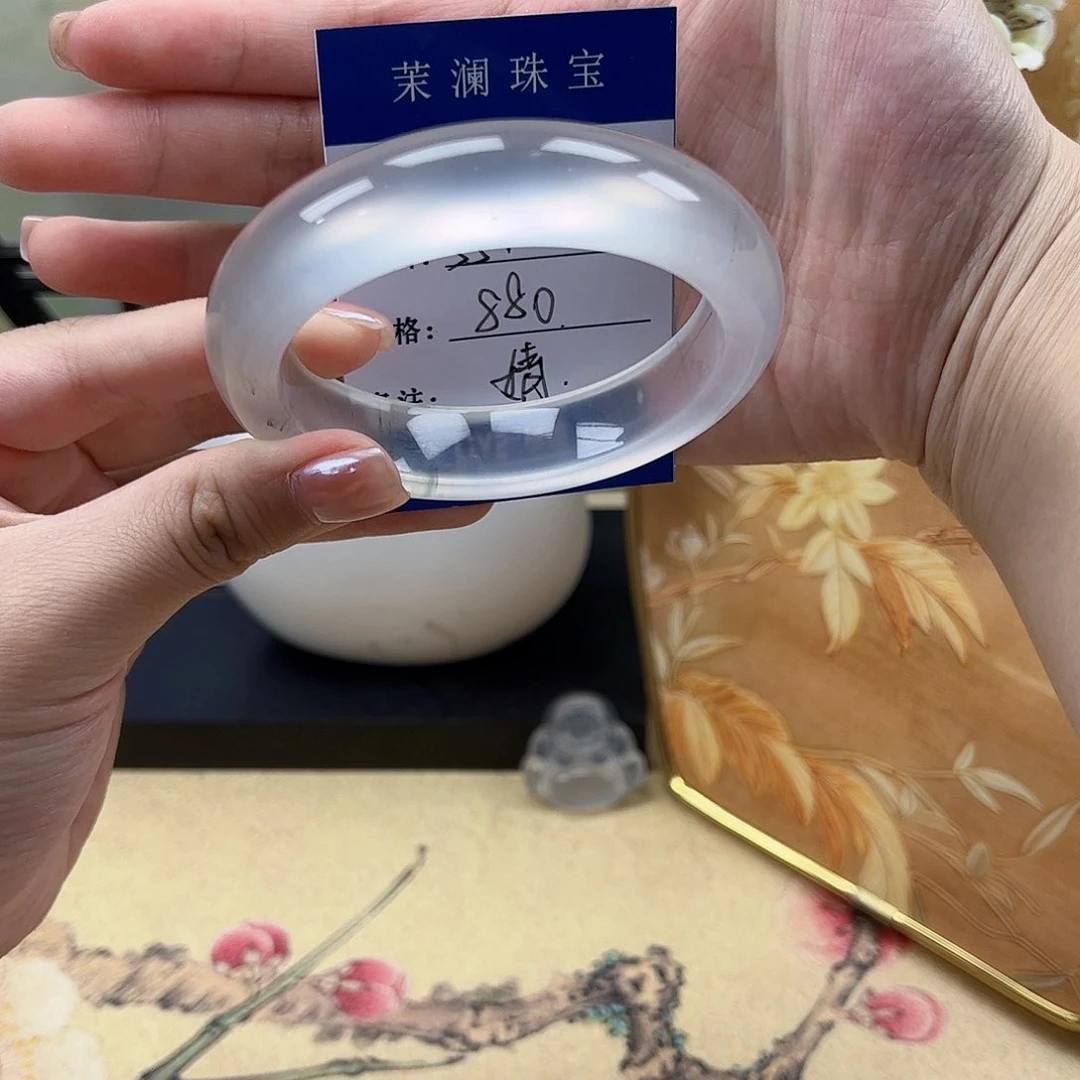 布***芬石英质玉手镯未镶嵌