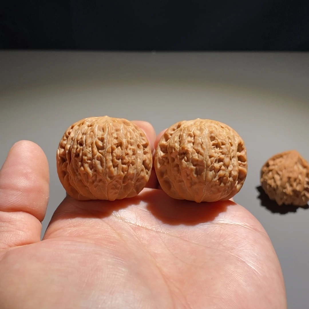 二***子文玩核桃吊坠铁锤