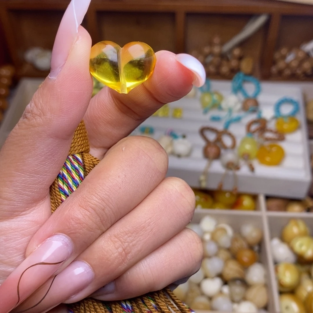 猴头核桃吊坠1.89克爱心