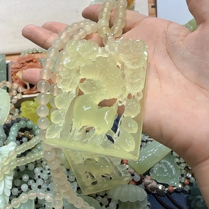 未镶嵌蛇纹石玉吊坠幸**美