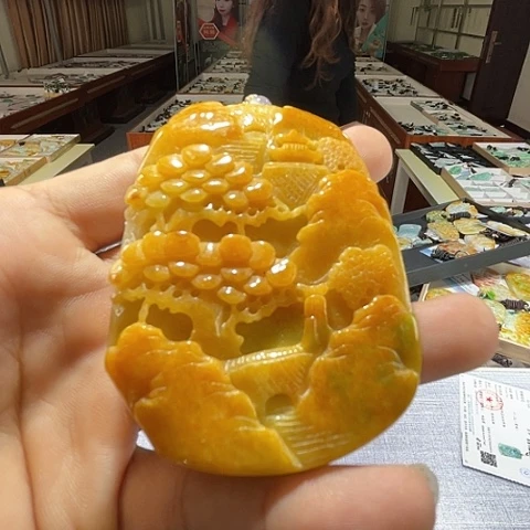 翡翠未镶嵌颈饰一