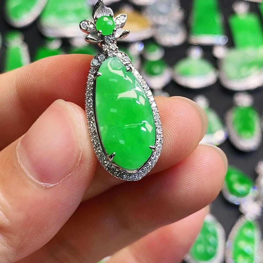 翡翠18K金镶嵌颈饰天然缅甸A货翡翠