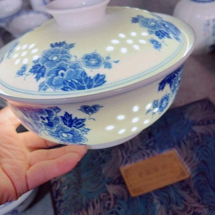 青花玲珑7寸盖碗牡丹花