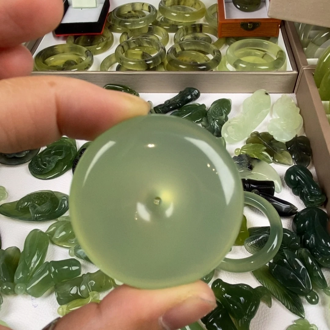 未镶嵌蛇纹石玉颈饰