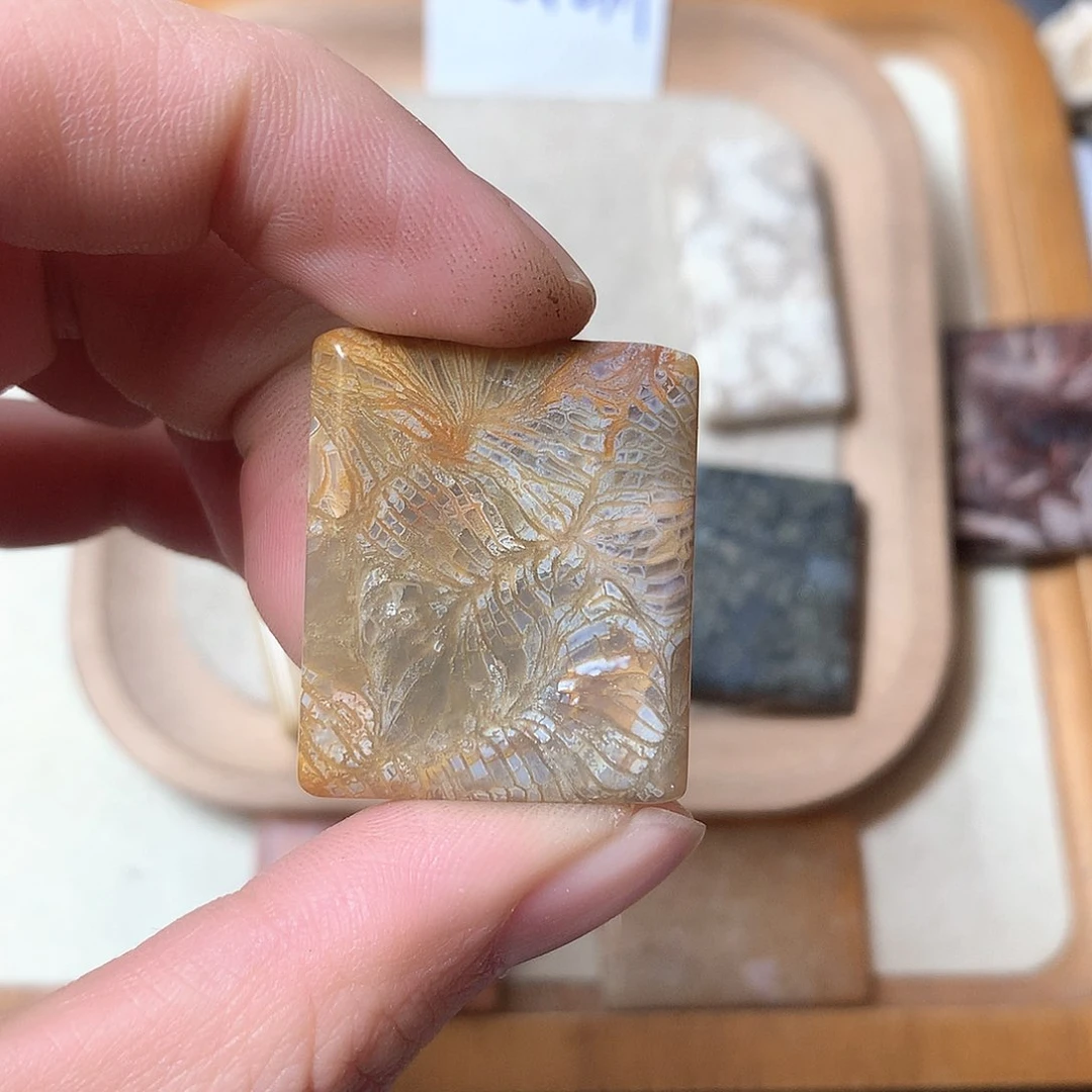 石英质玉颈饰未镶嵌?****