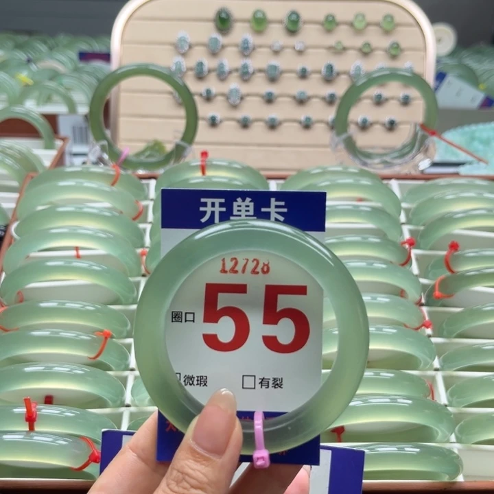 晓***晓岫玉未镶嵌手镯手镯