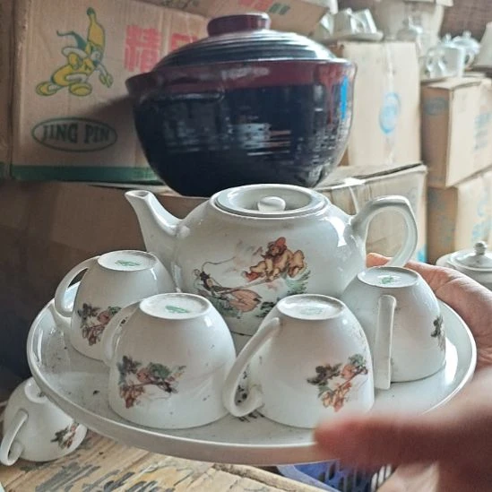 库存微瑕三打白骨精多孔茶壶一套