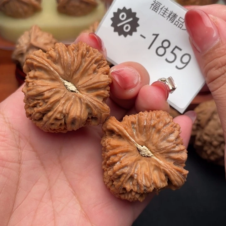 文玩核桃吊坠43红皮老树南疆石