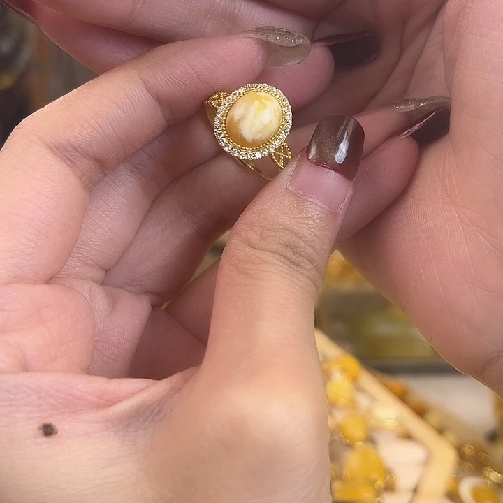 裸石琥珀银S925镀金镶嵌瓷白花戒指