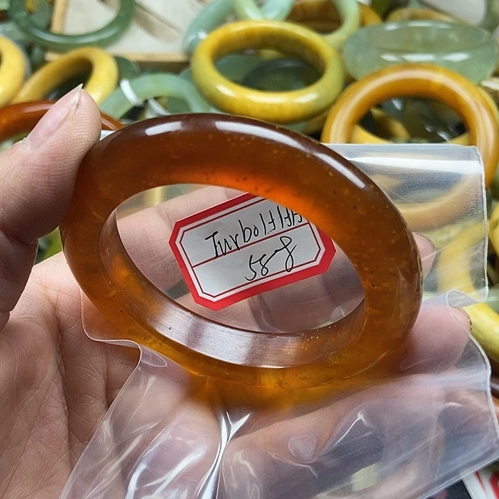 蛇纹石玉手镯未镶嵌T****.