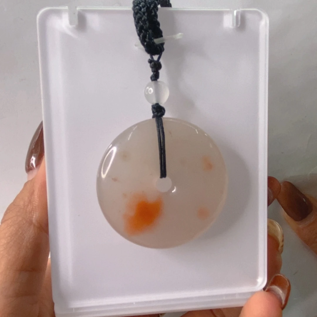 王****颈饰未镶嵌石英质玉