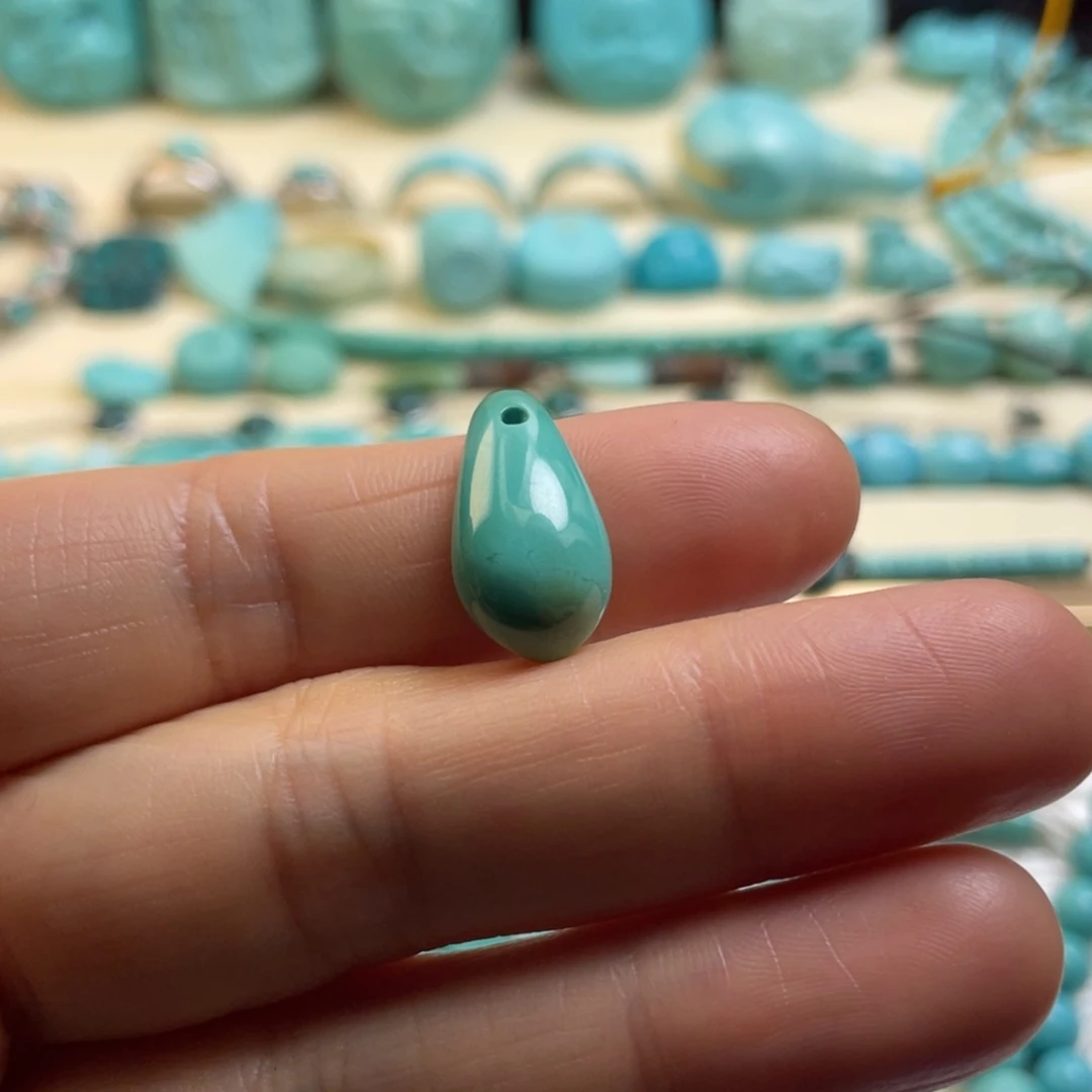 绿松石未镶嵌颈饰