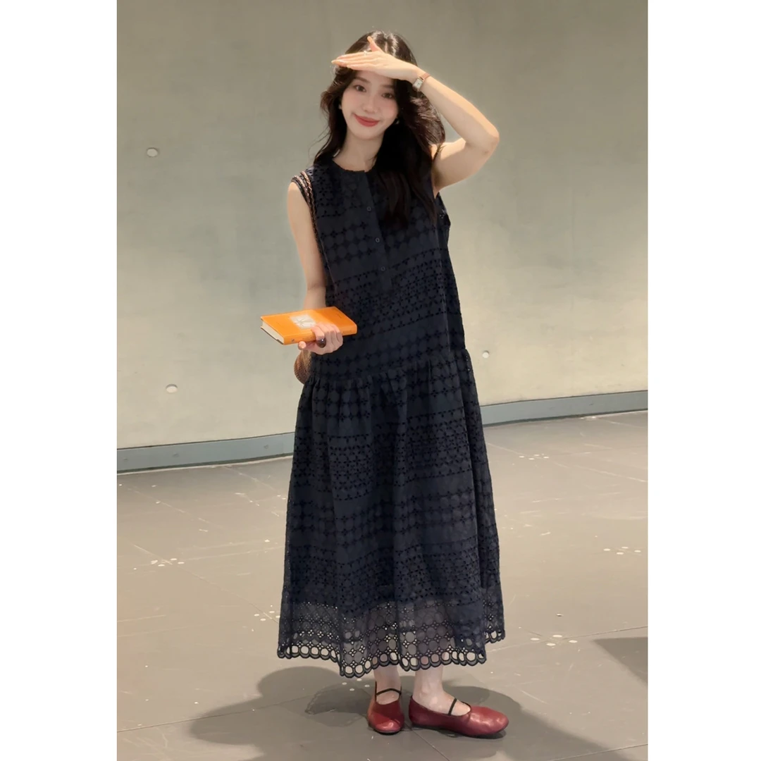 FAR ZOOM  法式镂空无袖温柔甜美度假风连衣裙