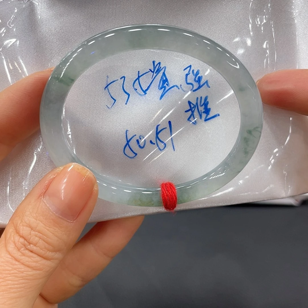 翡翠手镯未镶嵌翡翠手镯